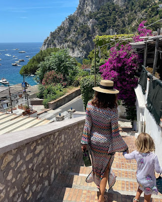 Caterina Balivo panoramica scale di Capri