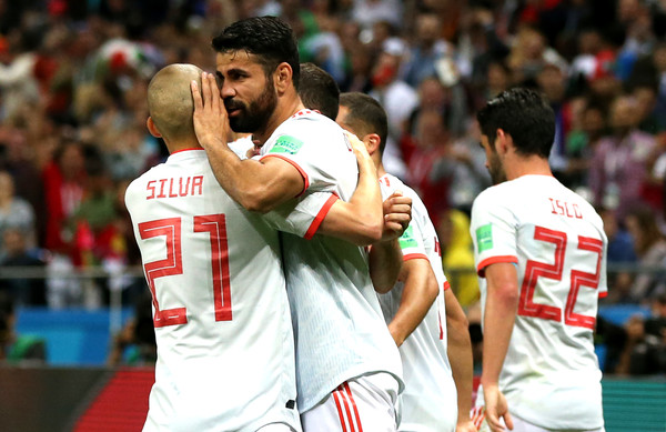 Spain players celebrating against Iran