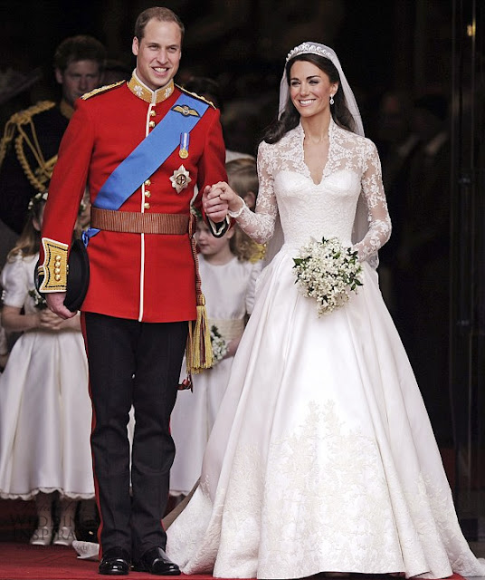 the royal wedding kate dress. The Royal Wedding - Kate#39;s