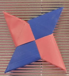 http://lasmanualidades.imujer.com/2010/06/28/como-hacer-estrellas-de-origami