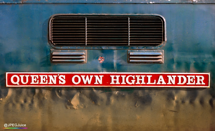 55004 Queen's Own Highlander nameplate