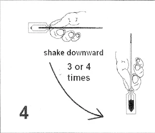 B4. Vẩy cho tinh từ cọng ra vào ống thuốc.