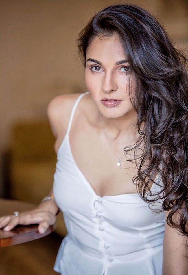 ACTRESS ANDREA JEREMIAH PHOTOS | WHATSAPP GROUP LINKS