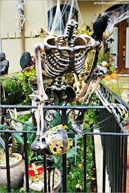 Decoraciones de Esqueletos por Halloween en Back Bay, Boston