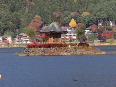 河口湖の六角堂