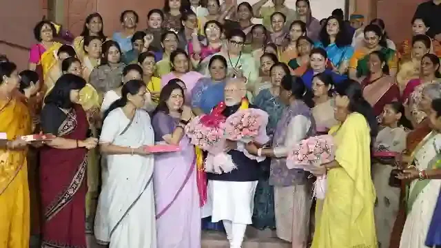 Women MPs meet PM after the passage of the Nari Shakti Vandan Adhiniyam