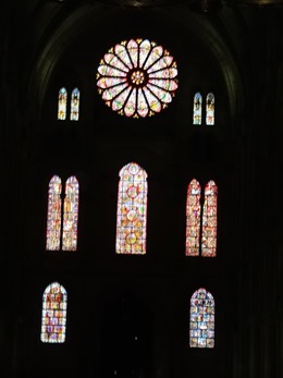 2017.10.23-134 vitraux dans la basilique Saint-Remi