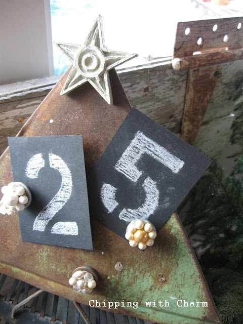 Chipping with Charm: Random Junk Christmas Tree...http://www.chippingwithcharm.blogspot.com/