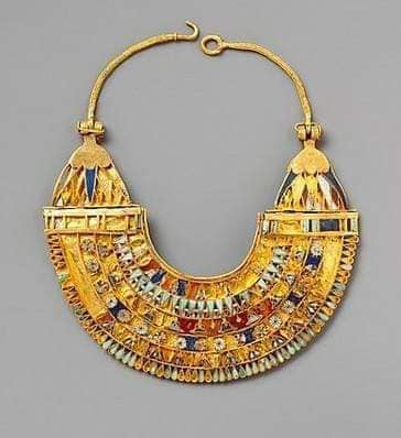 The jewelry industry in ancient Egypt .