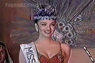 aishwarya rai cleavage miss world