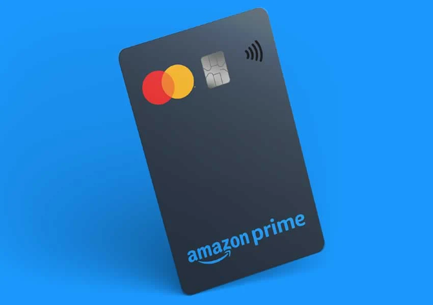 A imagem em fundo azul mostra um cartão de crédito amazon prime ao centro.