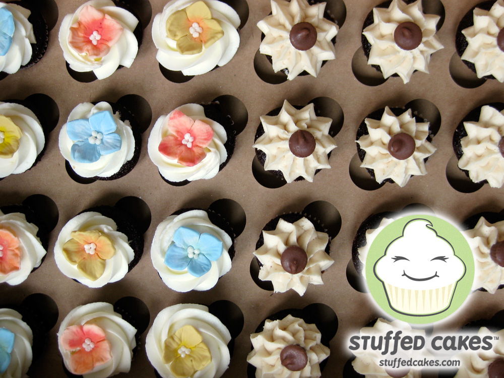  Mint and Spiced Carrot Cake cupcakes to tie in with the wedding colors