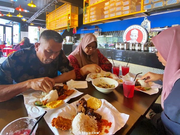 Makan di Tiga Budak Gemok