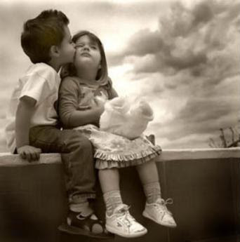 Beautiful images of Children Kissing pictures