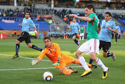 Galería de Fotos Mexico 0 Uruguay 1: Suárez dio el primer puesto a los Celestes, el Tri clasificó a Octavos