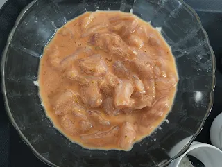 Marinated chicken in a bowl for thread chicken recipe