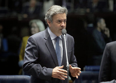 Aécio Neves reclama da concentração excessiva de recursos nas mãos do governo federal