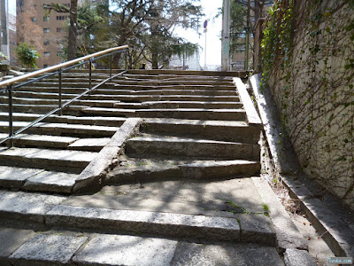 天満橋駅近くの階段