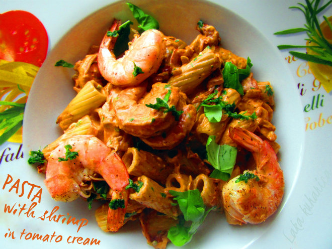 Pasta with shrimp in tomato cream by Laka kuharica: creamy pasta with sun dried tomatoes and cheese.