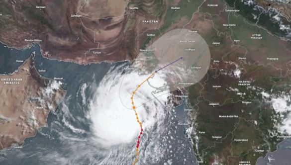 سمندری طوفان نے رخ تبدیل کر لیا، کراچی سے صرف 340 کلومیٹر دور