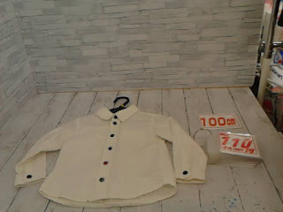 中古品　子供服　１００cm　長袖シャツ　ホワイト　１１０円