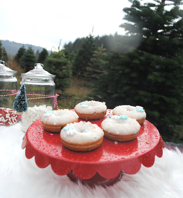 Serve up some mini donuts while looking for the perfect tree. More inspiration at FizzyParty.com 