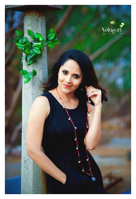 Anasuya hot sleeveless pics 