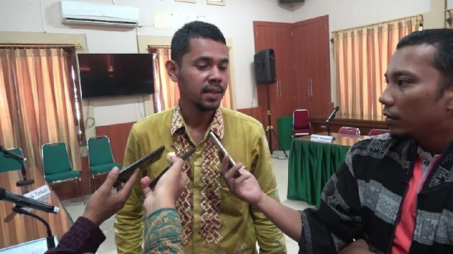 Makan Bareng Jubir BPN, Ketua KPU Kota Pariaman Dipecat