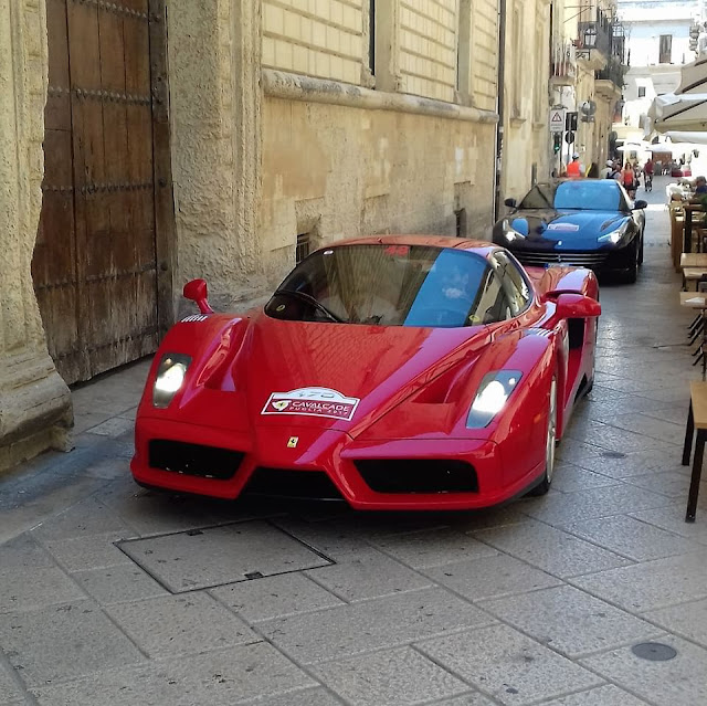 Salento V12 Ferrari Enzo Lecce Piazza Sant'Oronzo Cavalcade 2017