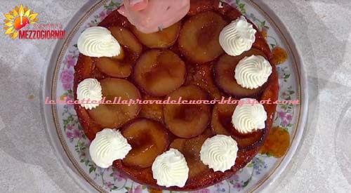 Tatin con pesche e rosmarino ricetta Chloè Facchini