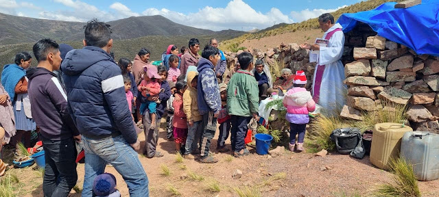 Wir besuchen weiterhin unsere Gemeinden im Hochgebirge Boliviens. Eltern und Kinder grüßen alle, die uns im Internet folgen. Eine Umarmung an alle.