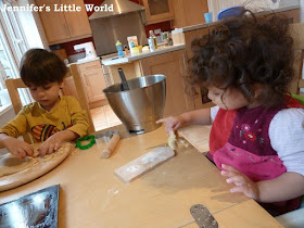 Making gingerbread men with children