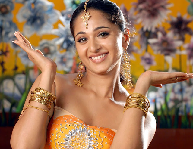Gorgeus Anushka shetty still from tamil film singam