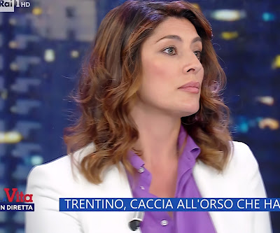 Elisa Isoardi foto La Vita in Diretta 11 aprile 2023