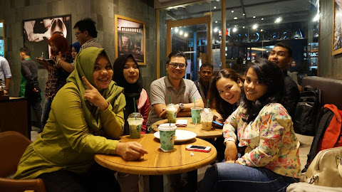 Selamat Ngopi Happy di Starbucks Pontianak      