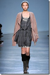 Vanessa Bruno Ready-To-Wear Fall 2011 Runway Photo 18