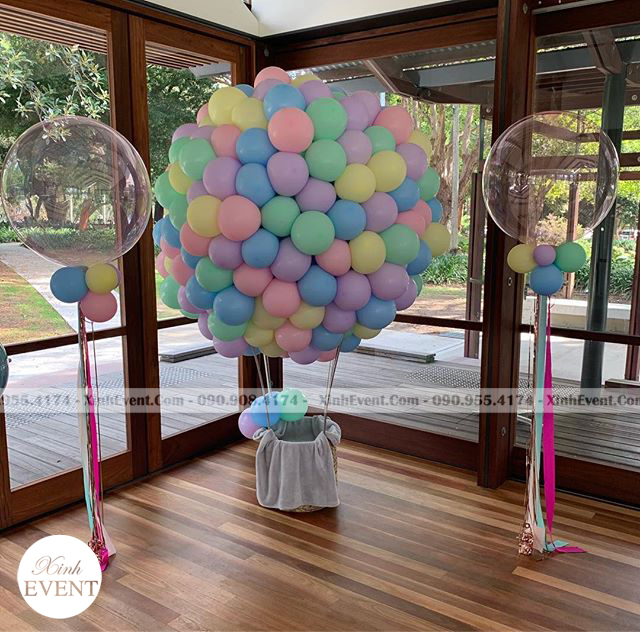 Trang trí tiểu cảnh sinh nhật với bong bóng tạo hình khinh khí cầu XV089