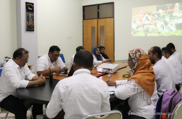 Tim delegasi pengelola sarpras LPMP Sulawesi Tenggara diterima oleh tim pengelola sarpras PPPPTK PKn dan IPS yang dipimpin oleh Bapak Harnoko, Kasubbag TURT.