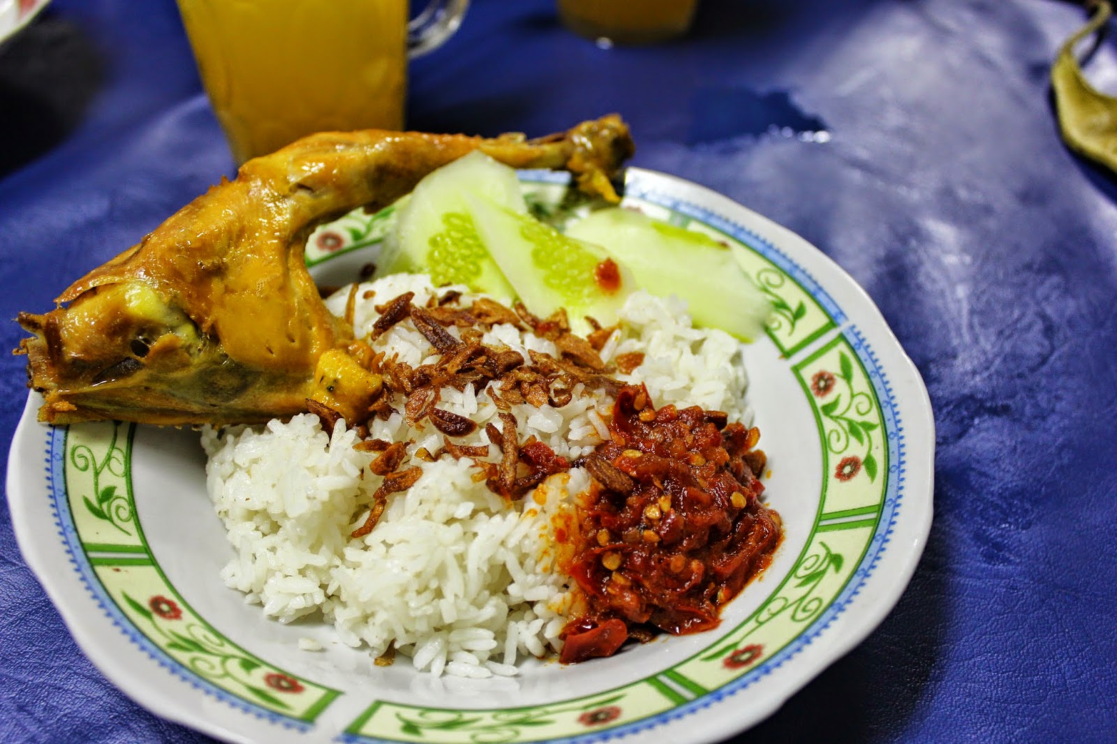 Nasi Uduk Ayam Goreng Mat Lengket Jakarta ~ Eat and Still ...