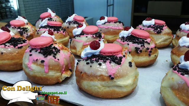 סופגניות במילוי וניל ומקרון האופה מבגדד Doughnuts filled with vanilla