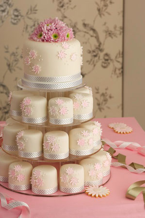 Pink Bloom Mini Wedding Cakes by Misie Fantasie 8 Cherry Laurel Walk