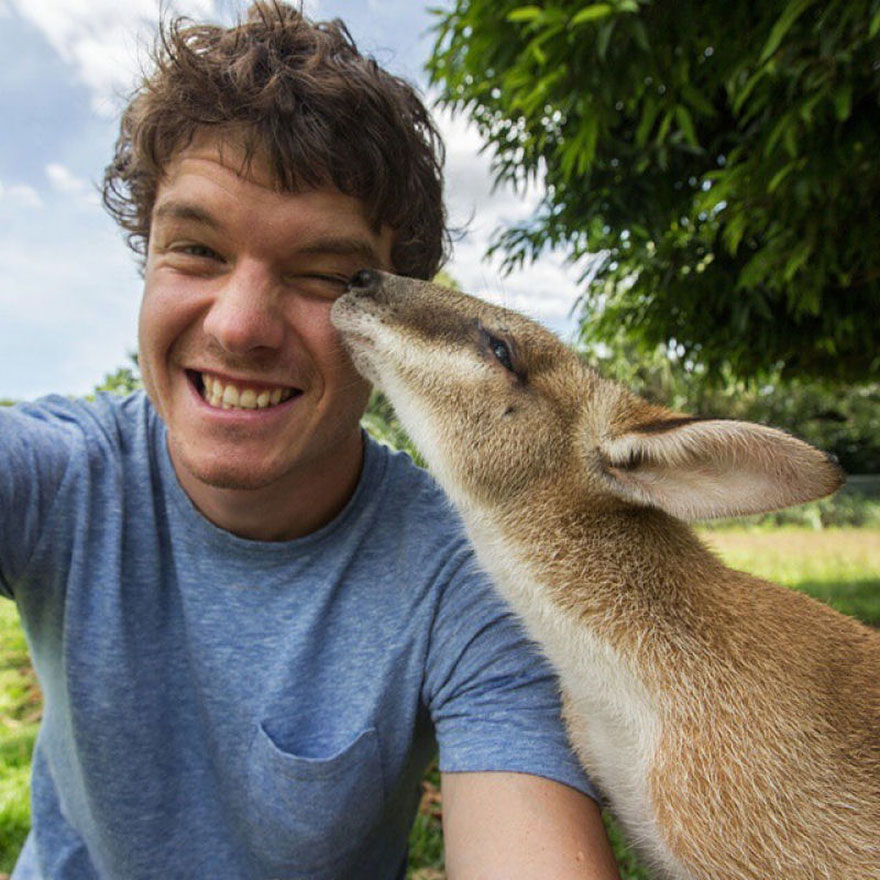 This Man Mastered The Art Of Animal Selfies! One With Parrot Is Priceless!