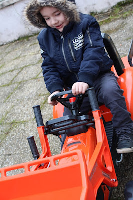 tracteur en plastique pour le jardin