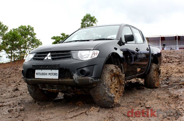 new strada triton 4wd estrada mobil  mewah  segala medan 