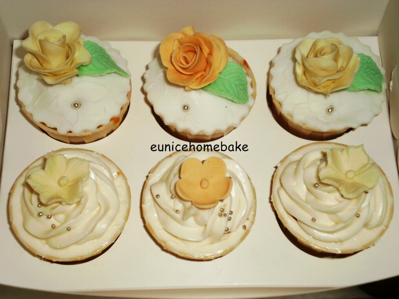 Sample of wedding cupcakes that customer ordered medium size cupcake with 