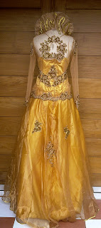 kebaya semi gaun gold