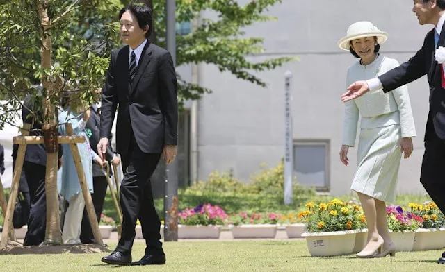 Crown Princess Kiko wore a light blue tweed jacket and skirt. The Toto Museum in Kita-Kyushu