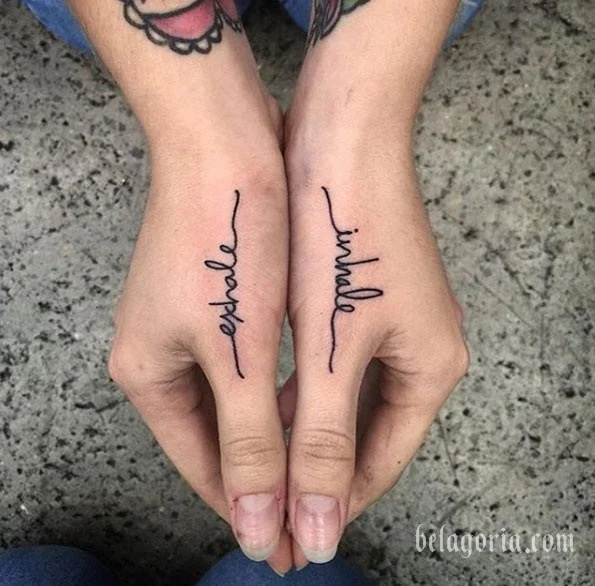 foto de tatuaje de yoga