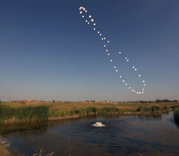 De analemma-foto van Geert Vandenbulcke