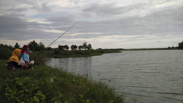 Mancing di Danau pantai glagah indah